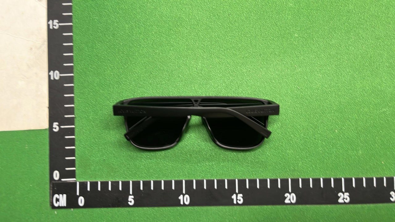  Louis Vuitton Sunglasses - 4