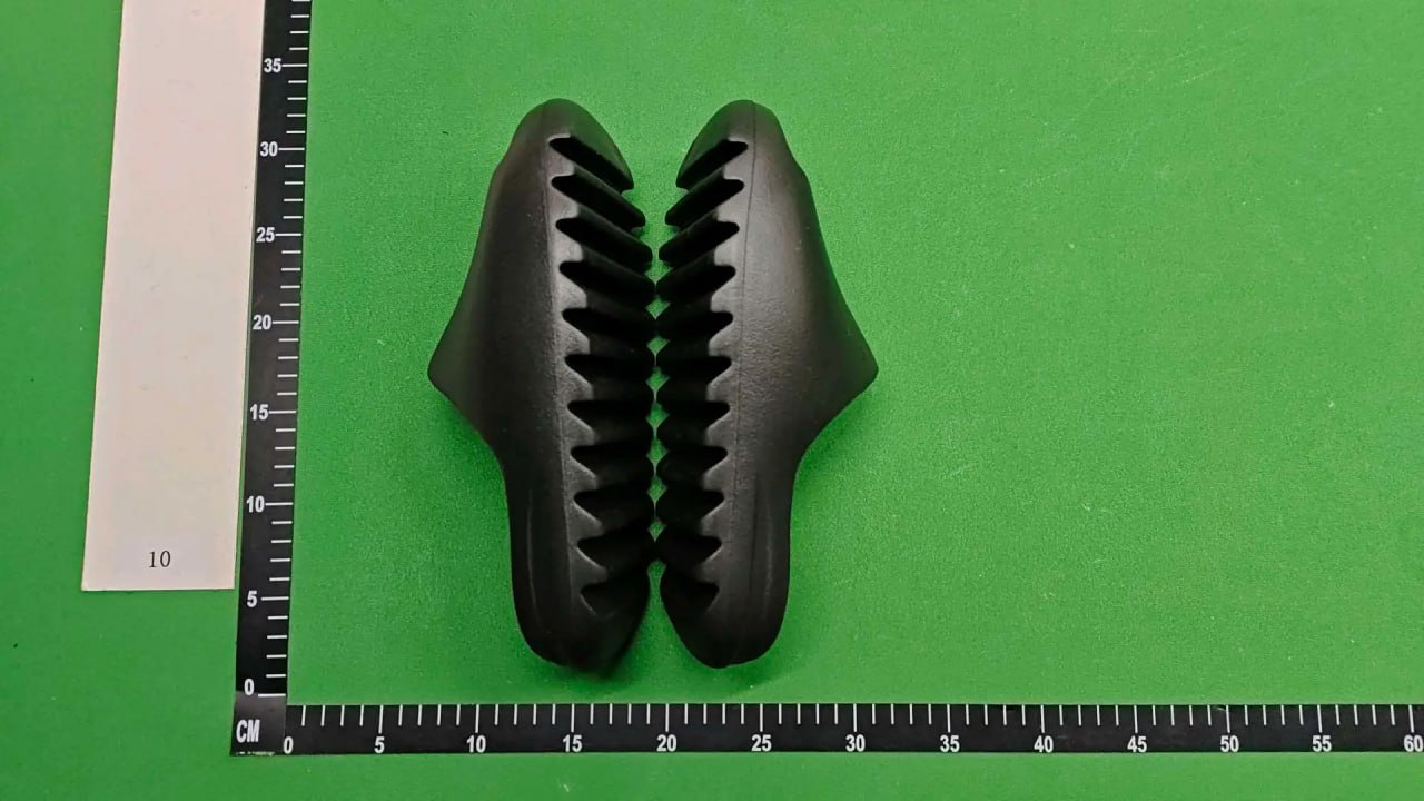 Yeezy Slides - 3