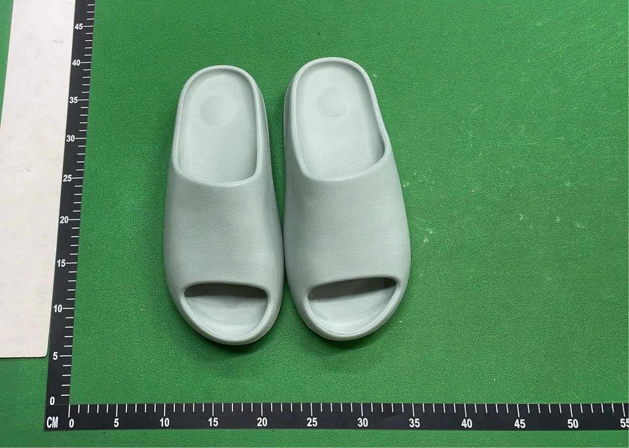Yeezy Slides - 5
