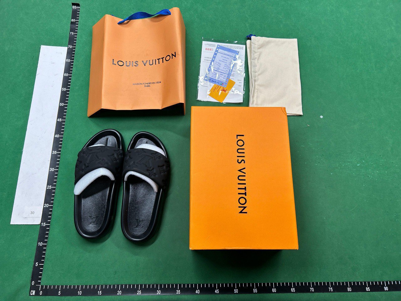 LOUIS VUITTON Slippers - 2