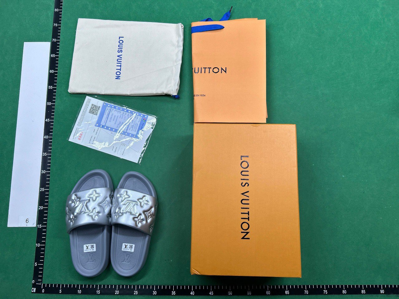 LOUIS VUITTON Slippers - 5