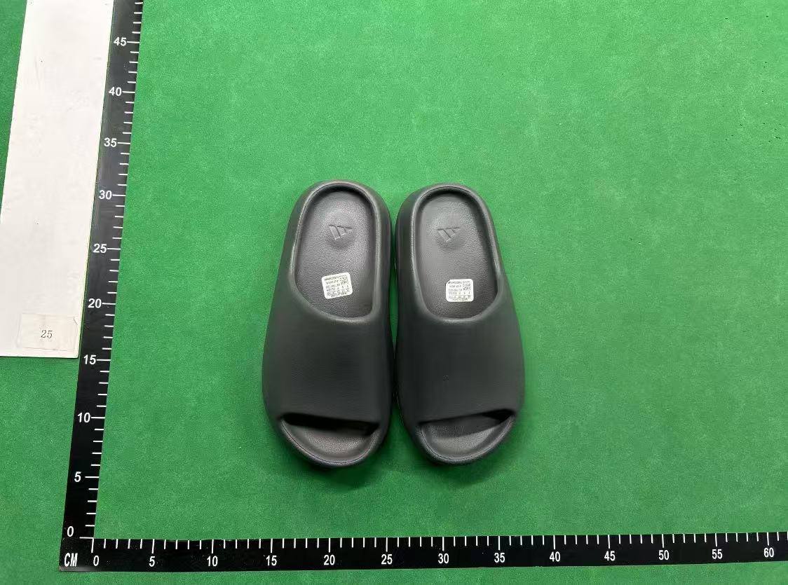  Yeezy tsinelas - 2