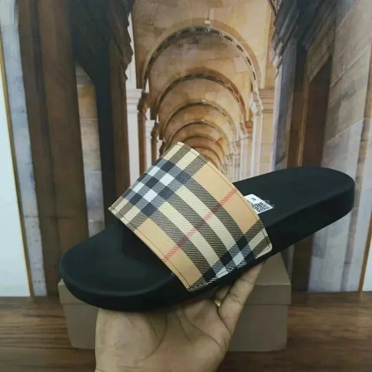 Burberry slippers 