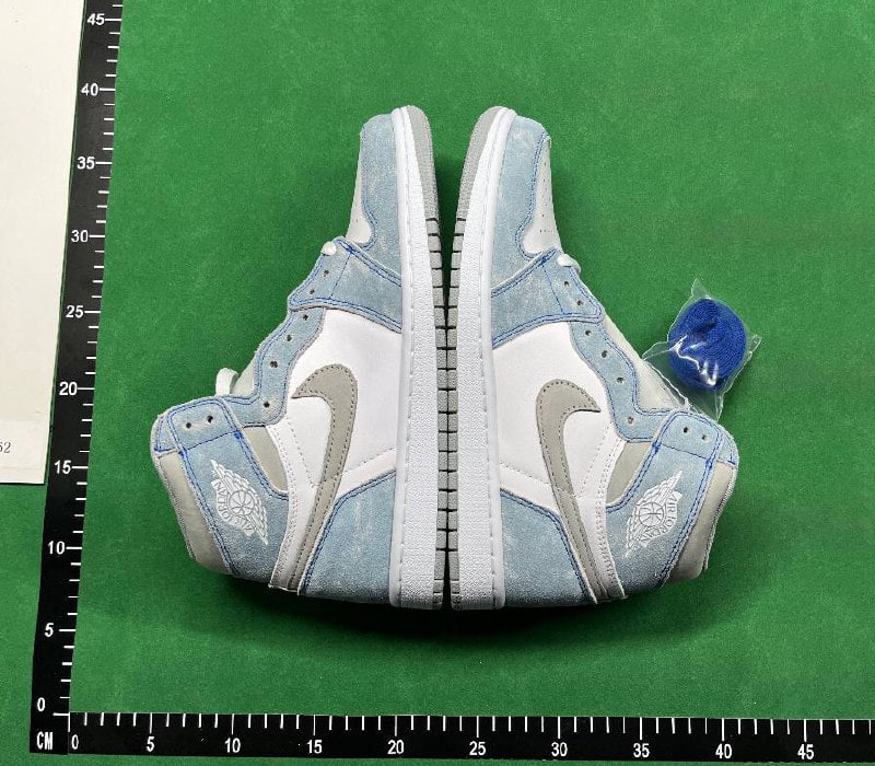  Air Jordan 1 high     (40 CP) - 3