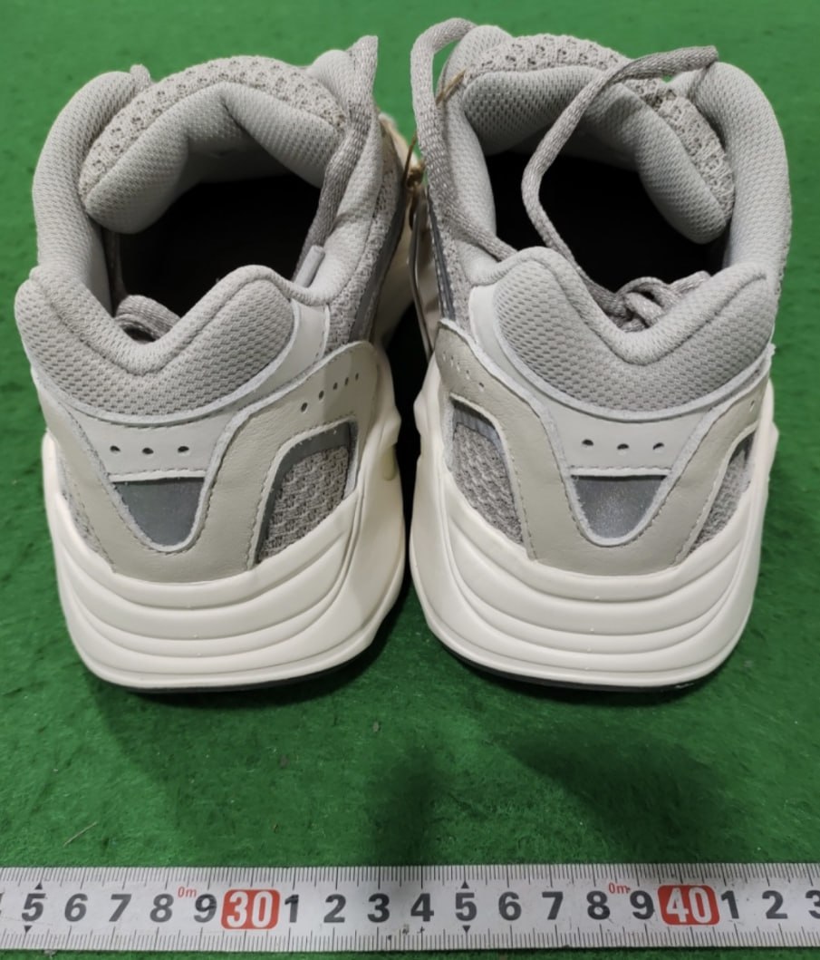 Yeezy Boost 700  - 3