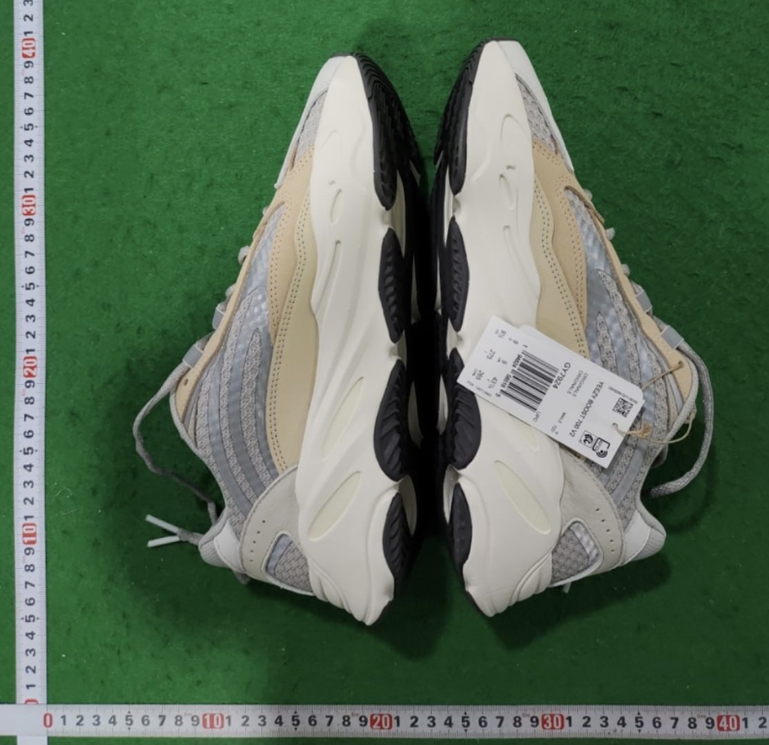Yeezy Boost 700  - 4