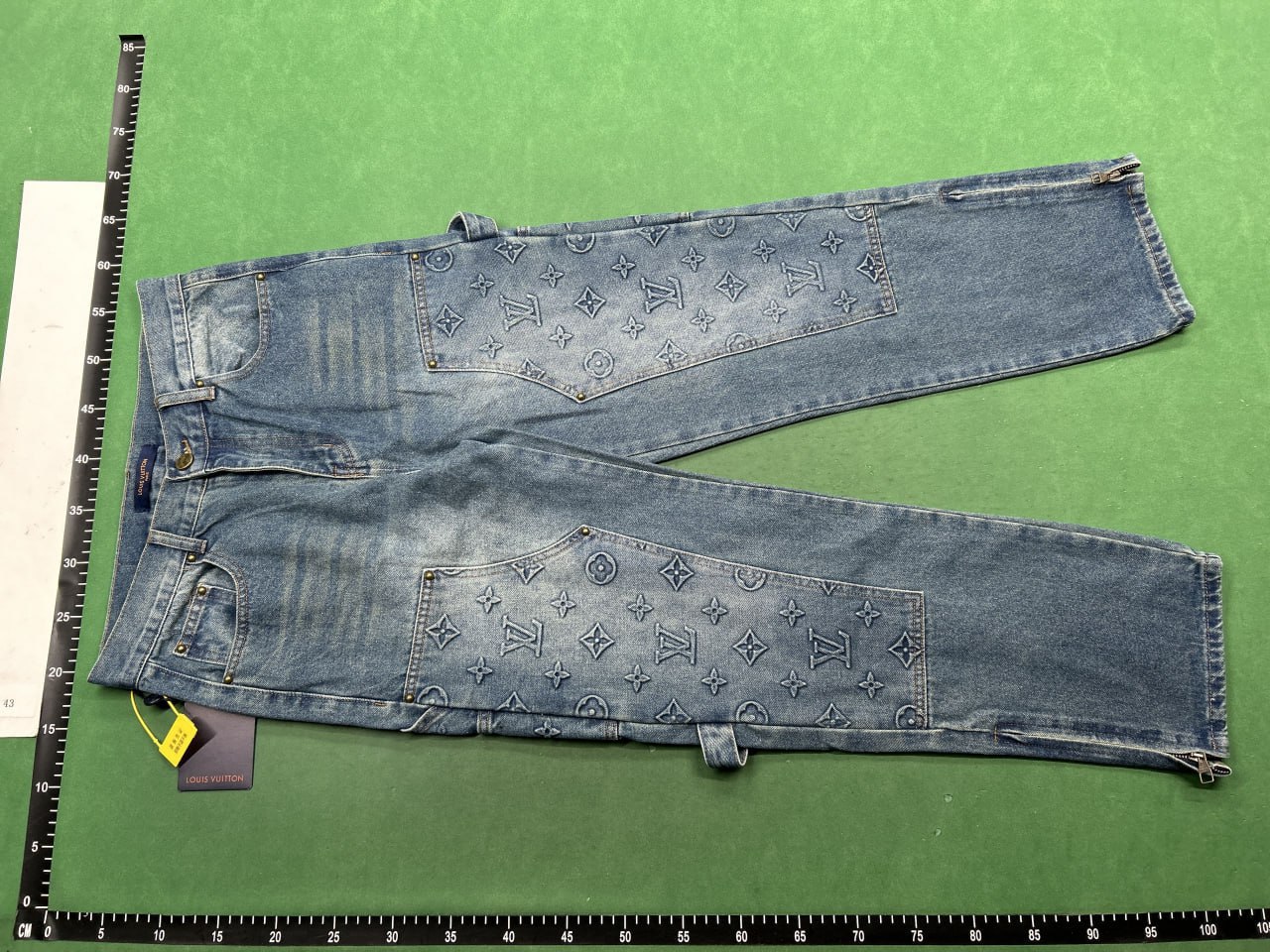 Louis Vuitton Carpenter Pantsshorts - 4