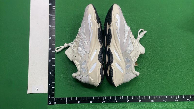  YEEZY 700 - 3