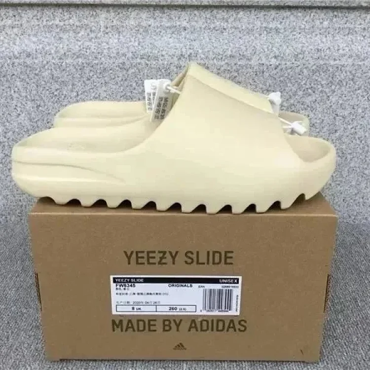  Adidas Yeezy slippers