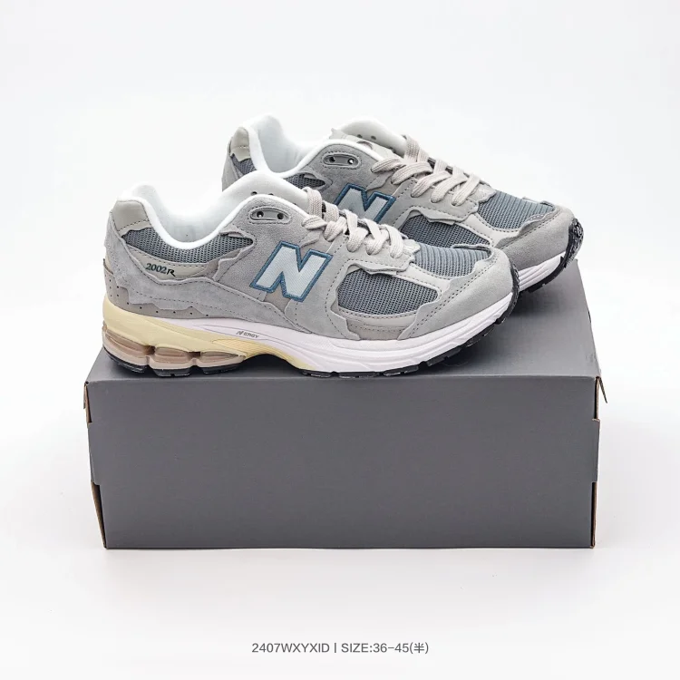 New Balance  NB 2002R