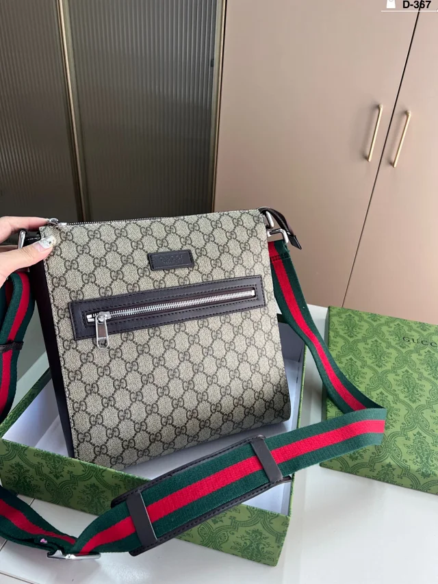 Gucci Old Fanny pack and chest bag