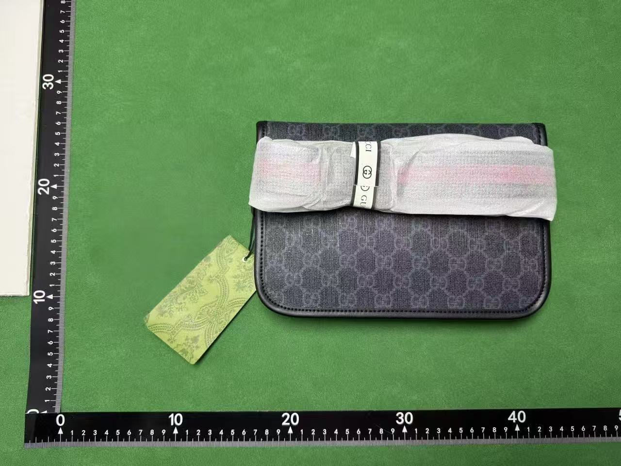 Gucci Old Fanny pack and chest bag - 4