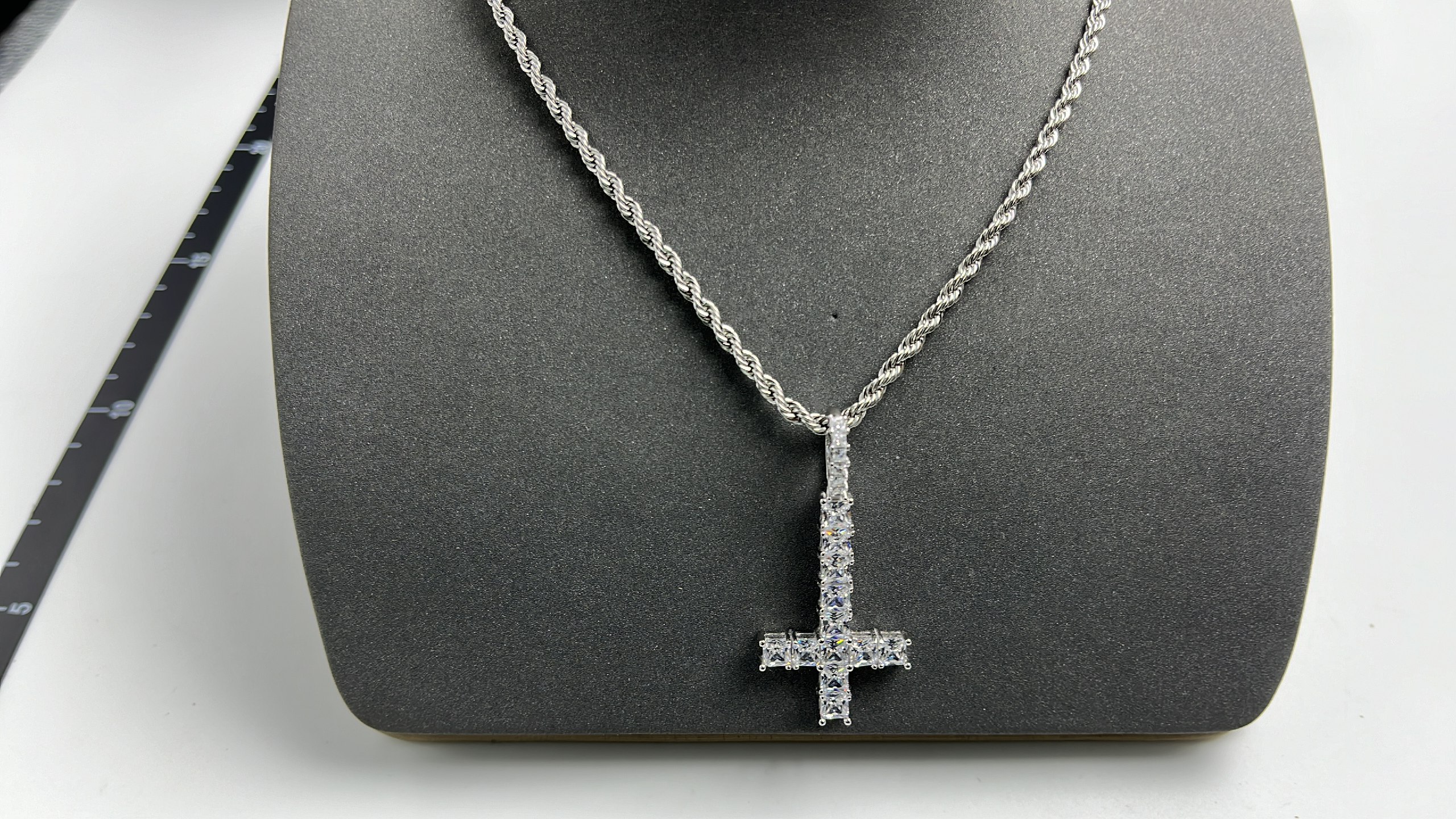 Elegant Diamond Cross Pendant Necklace - 3