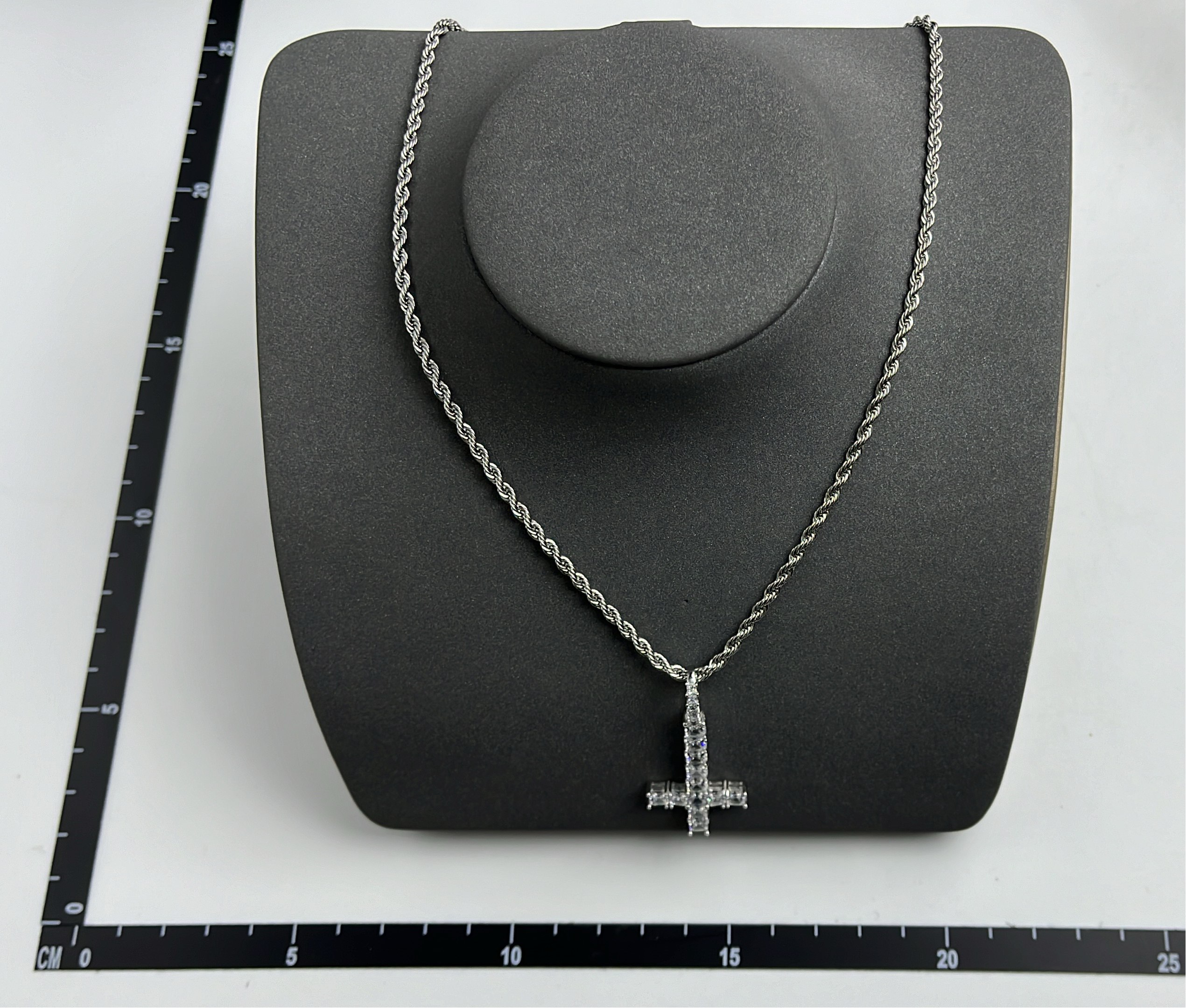 Elegant Diamond Cross Pendant Necklace - 4