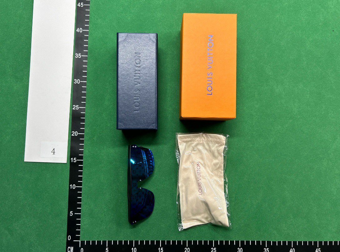 LV High-Quality Sunglasses - 3